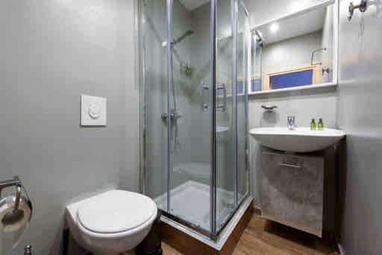 Hotelroom In N13 Prenzlauer Berg New Affittacamere *